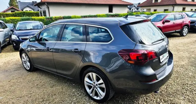 OPEL Astra IV 1.4 T Cosmo