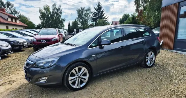 OPEL Astra IV 1.4 T Cosmo