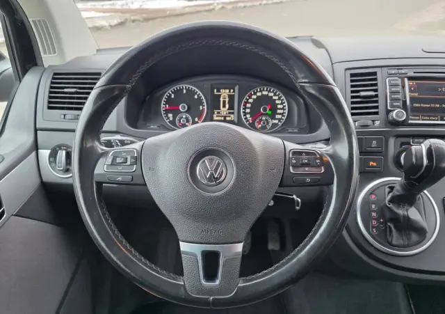 VOLKSWAGEN Multivan 