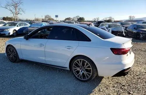 AUDI S4 
