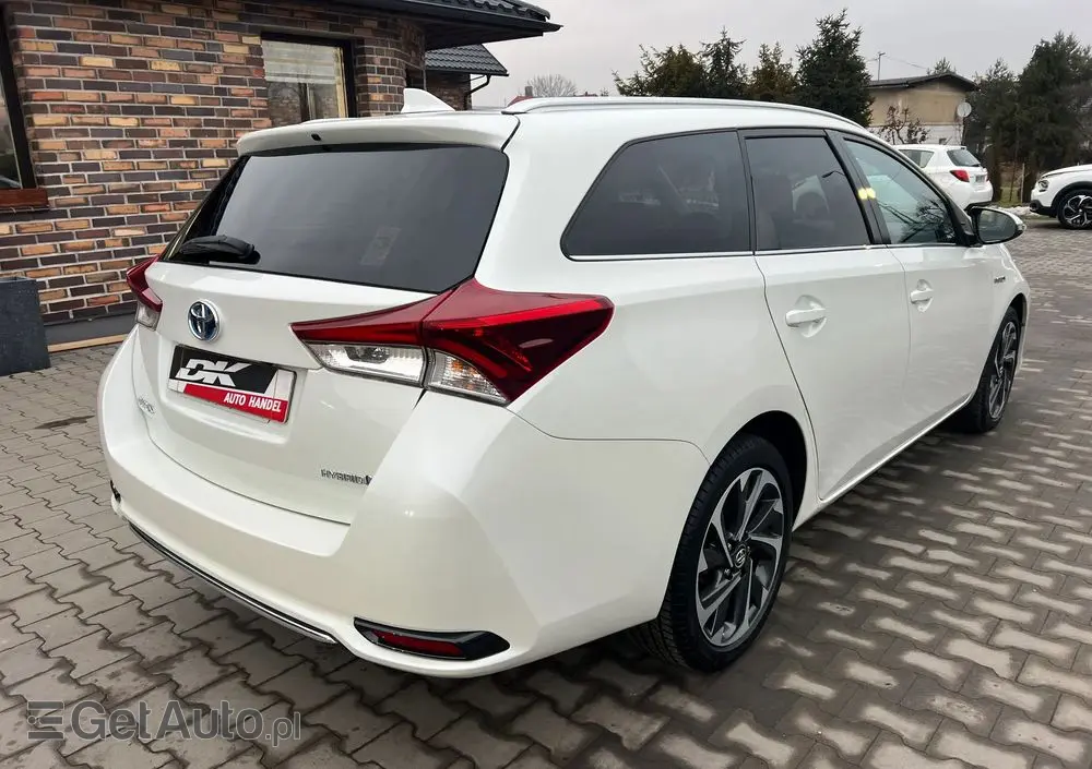 TOYOTA Auris 