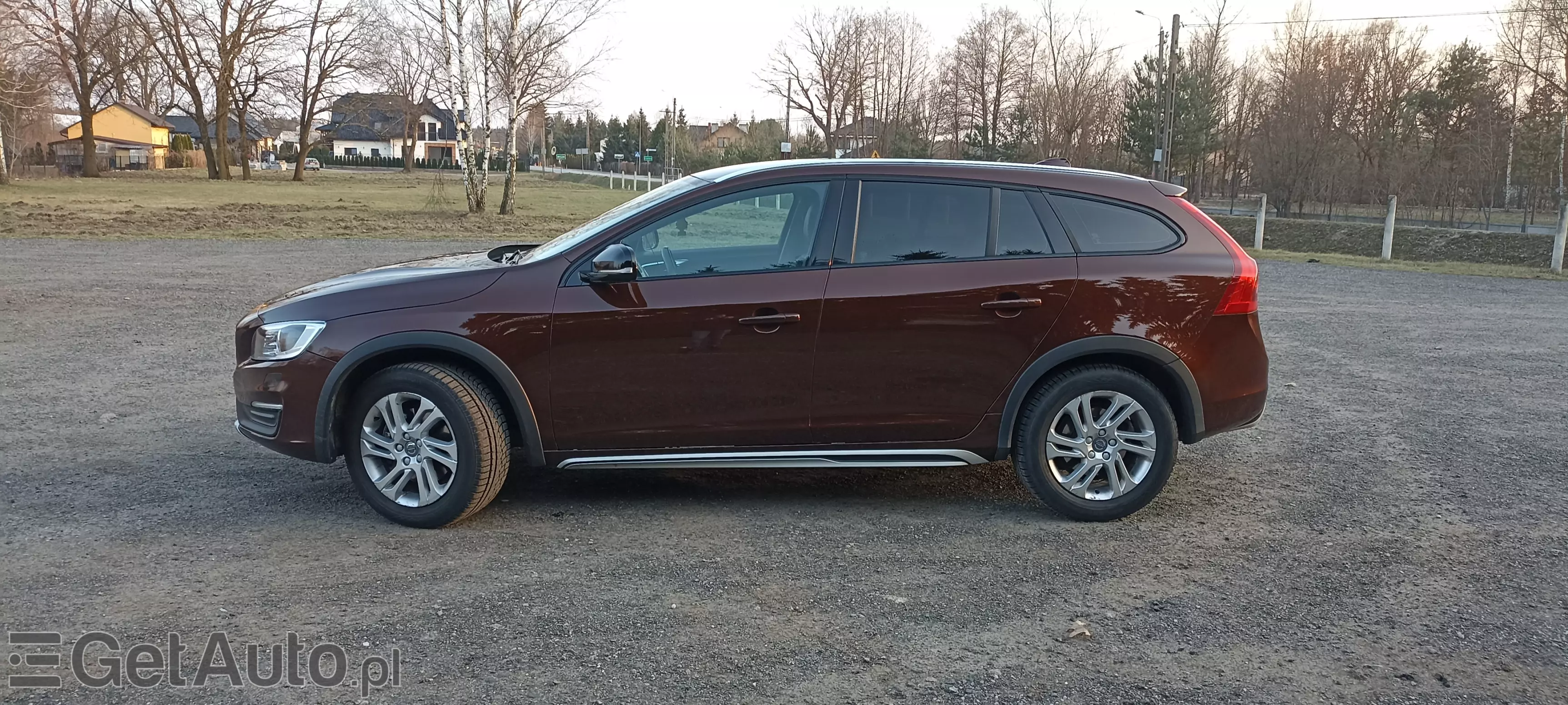 VOLVO V60 Cross Country Momentum