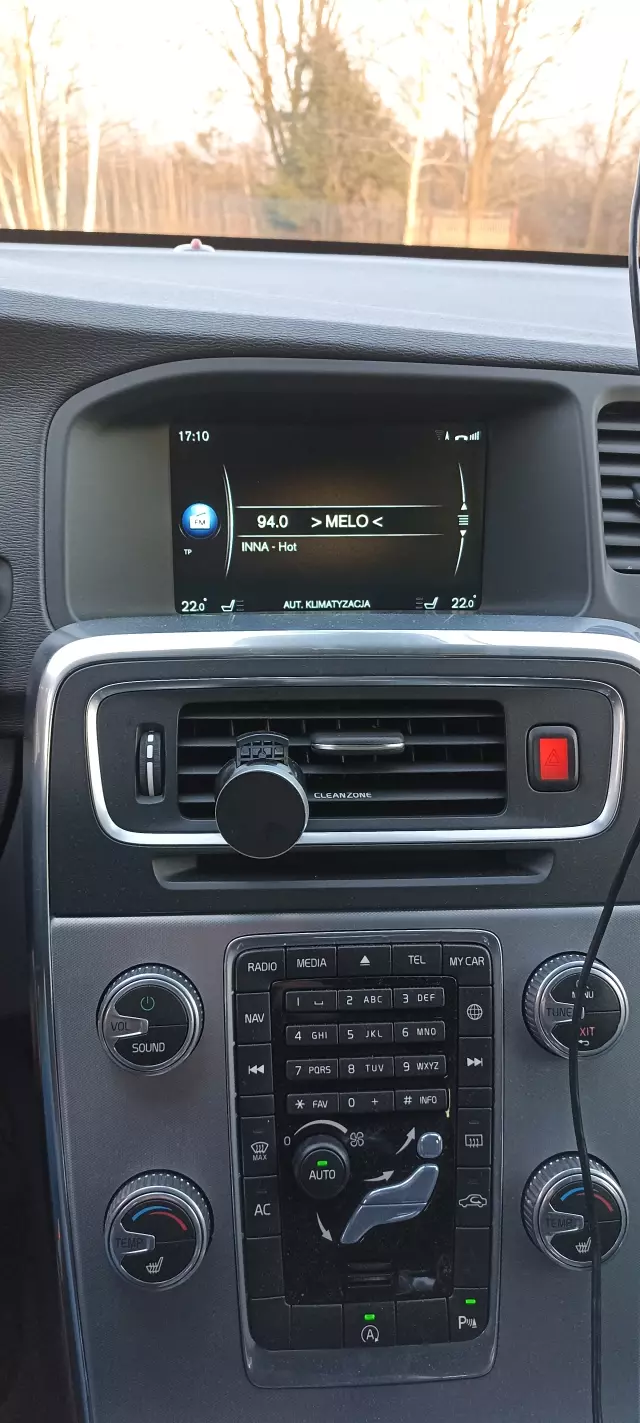 VOLVO V60 Cross Country Momentum