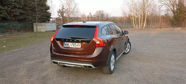 VOLVO V60 Cross Country Momentum