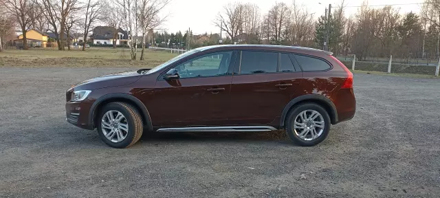 VOLVO V60 Cross Country Momentum