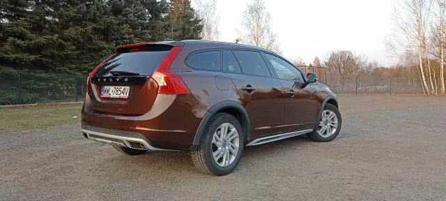 VOLVO V60 Cross Country Momentum