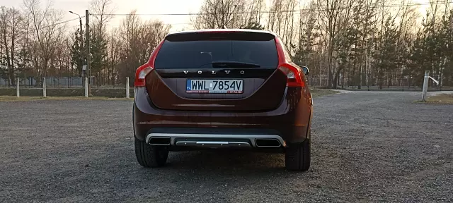 VOLVO V60 Cross Country Momentum