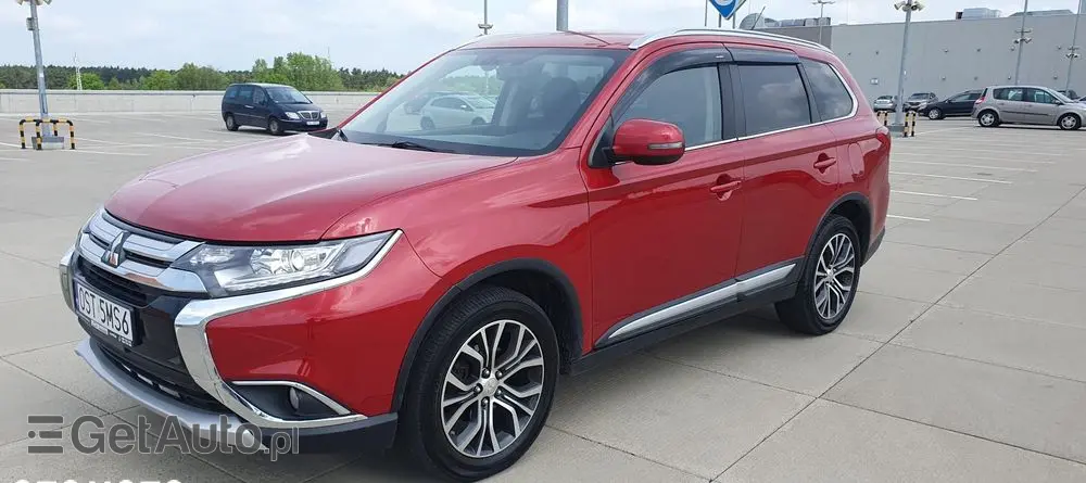 MITSUBISHI Outlander 2.2 DI-D 4WD Automatik Edition 100+