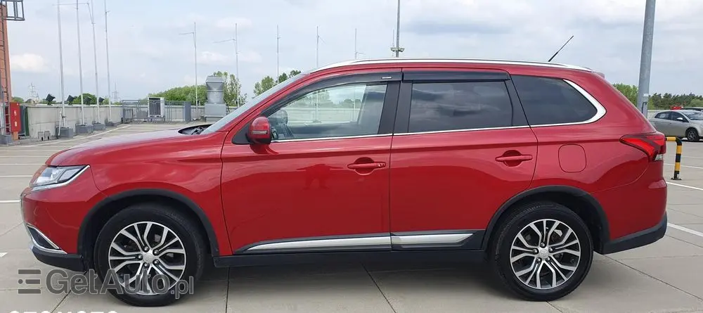 MITSUBISHI Outlander 2.2 DI-D 4WD Automatik Edition 100+