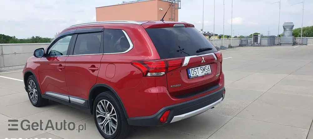 MITSUBISHI Outlander 2.2 DI-D 4WD Automatik Edition 100+