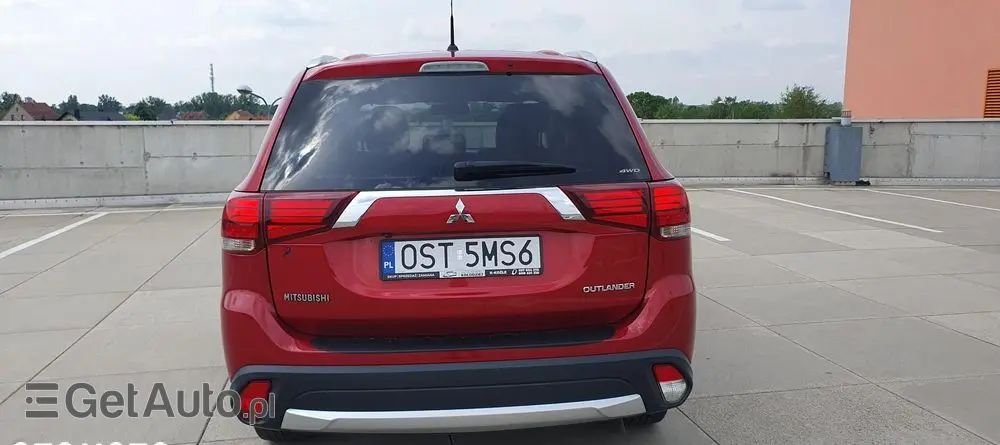 MITSUBISHI Outlander 2.2 DI-D 4WD Automatik Edition 100+