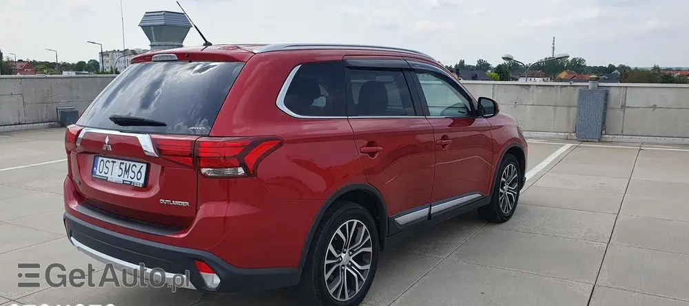 MITSUBISHI Outlander 2.2 DI-D 4WD Automatik Edition 100+