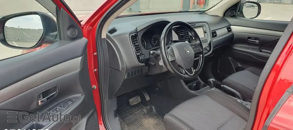 MITSUBISHI Outlander 2.2 DI-D 4WD Automatik Edition 100+