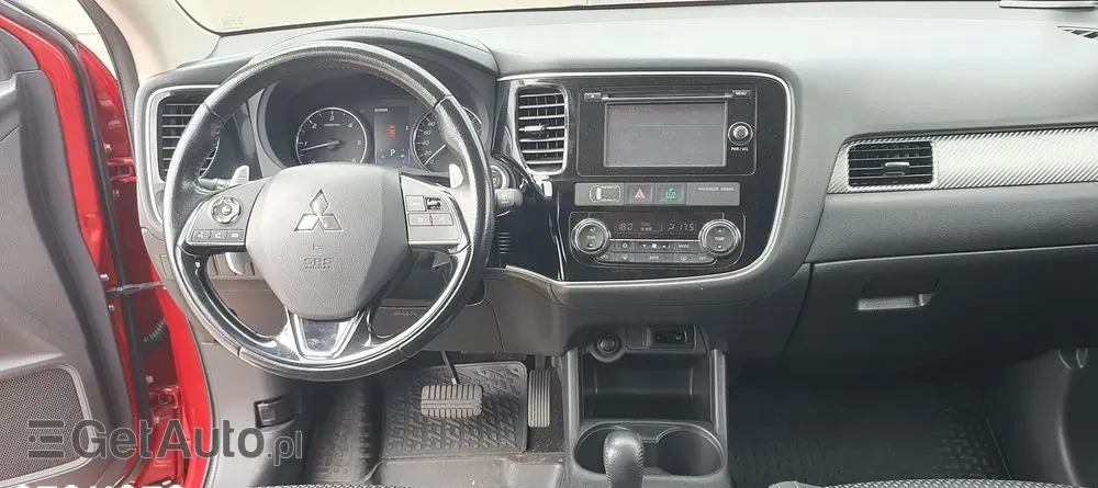 MITSUBISHI Outlander 2.2 DI-D 4WD Automatik Edition 100+