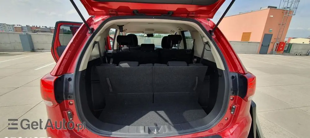 MITSUBISHI Outlander 2.2 DI-D 4WD Automatik Edition 100+