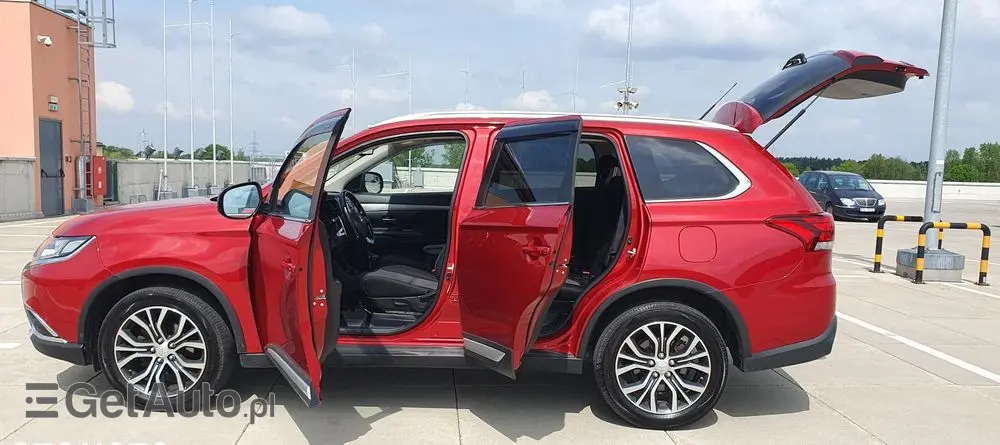 MITSUBISHI Outlander 2.2 DI-D 4WD Automatik Edition 100+