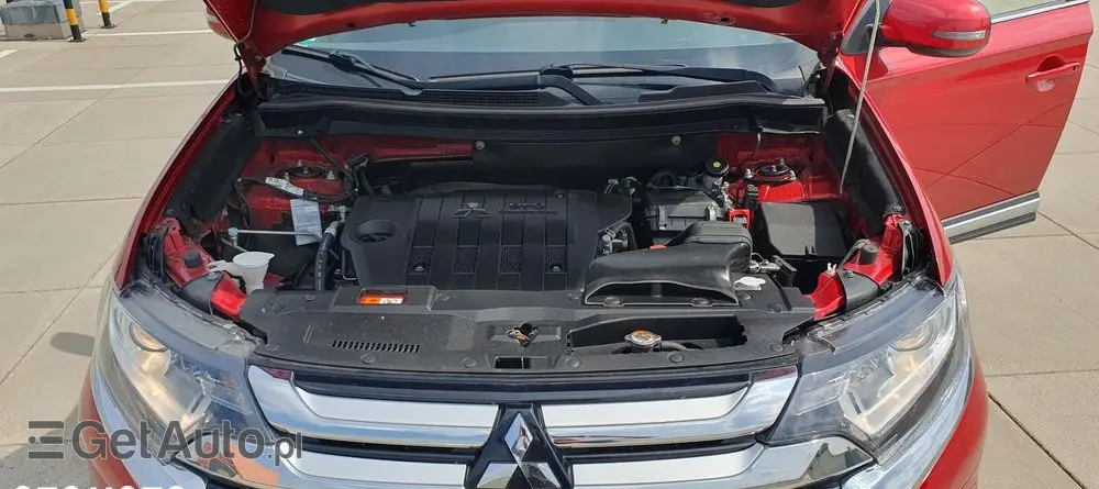 MITSUBISHI Outlander 2.2 DI-D 4WD Automatik Edition 100+