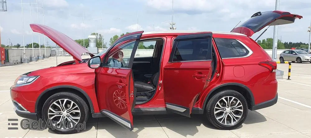 MITSUBISHI Outlander 2.2 DI-D 4WD Automatik Edition 100+