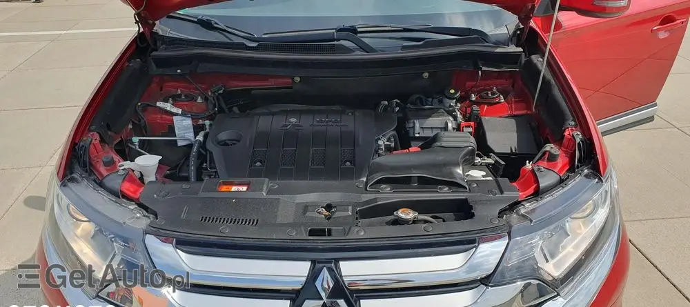 MITSUBISHI Outlander 2.2 DI-D 4WD Automatik Edition 100+