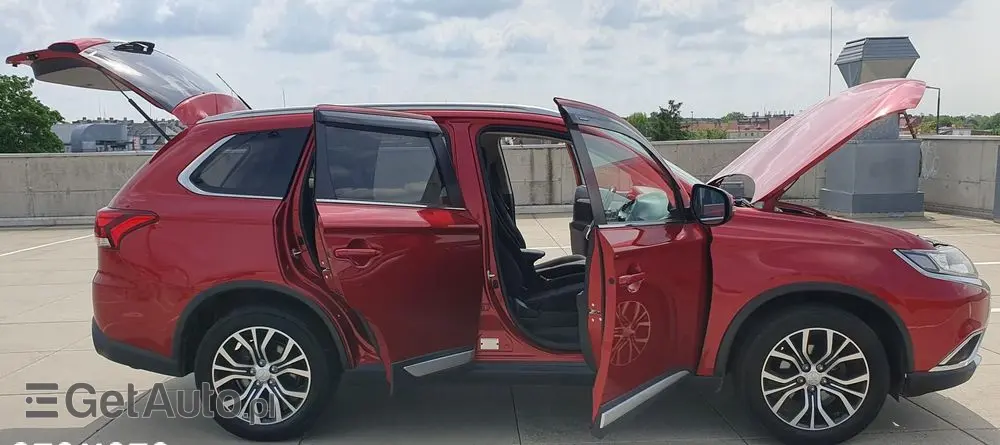 MITSUBISHI Outlander 2.2 DI-D 4WD Automatik Edition 100+