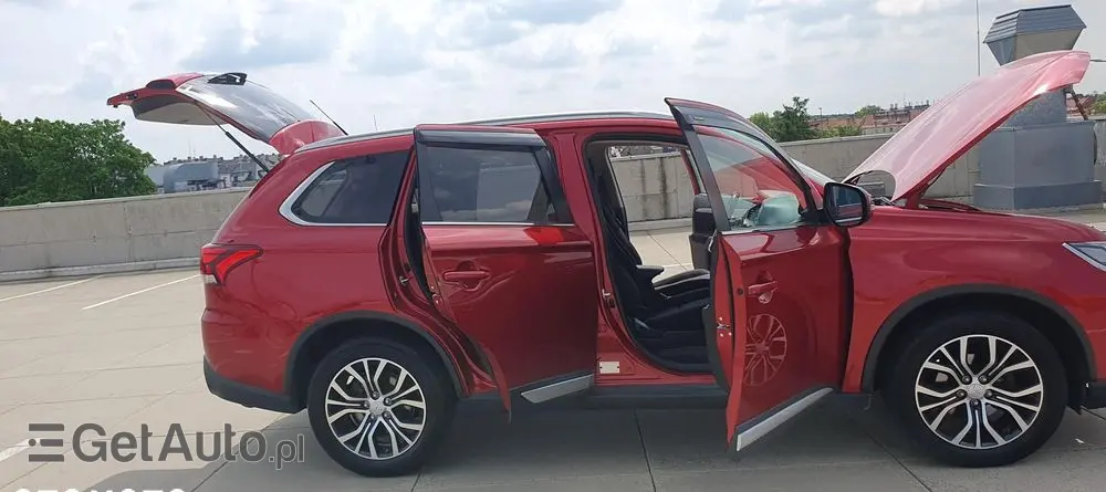 MITSUBISHI Outlander 2.2 DI-D 4WD Automatik Edition 100+