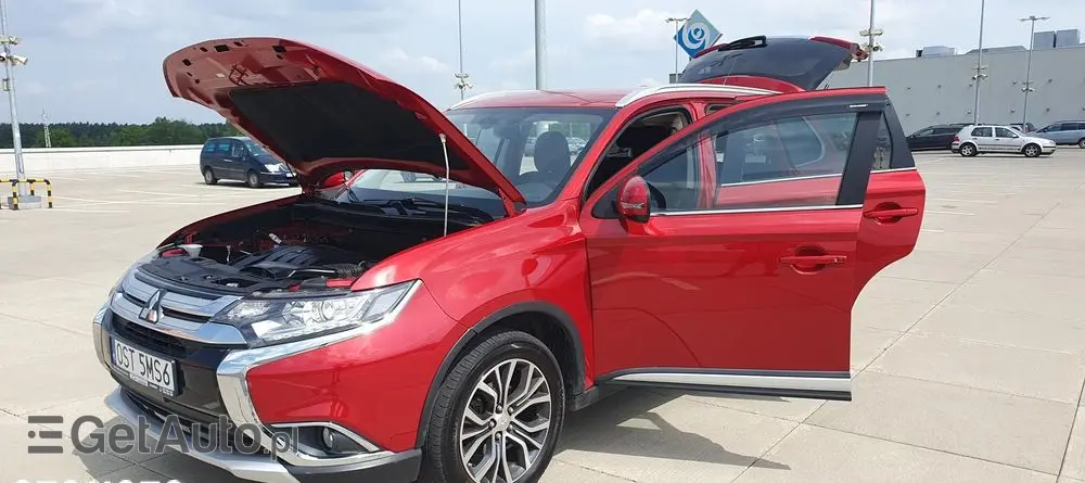 MITSUBISHI Outlander 2.2 DI-D 4WD Automatik Edition 100+