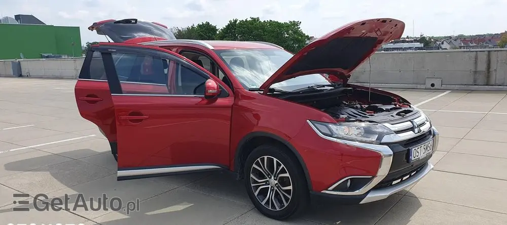 MITSUBISHI Outlander 2.2 DI-D 4WD Automatik Edition 100+