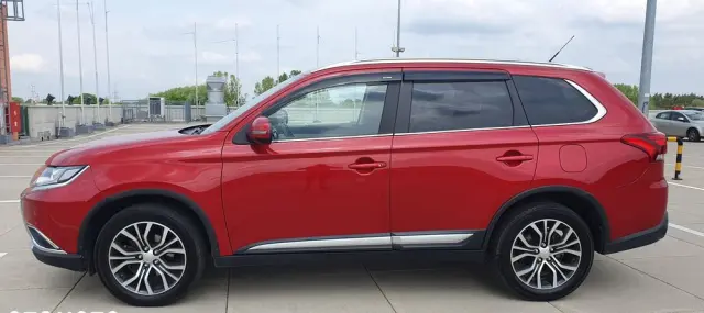 MITSUBISHI Outlander 2.2 DI-D 4WD Automatik Edition 100+