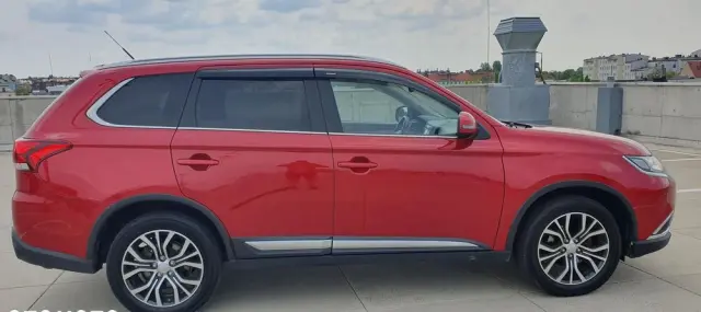 MITSUBISHI Outlander 2.2 DI-D 4WD Automatik Edition 100+