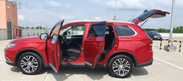 MITSUBISHI Outlander 2.2 DI-D 4WD Automatik Edition 100+