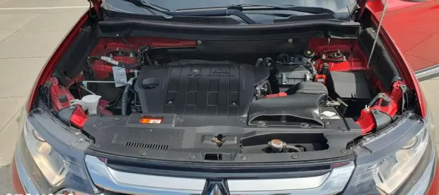 MITSUBISHI Outlander 2.2 DI-D 4WD Automatik Edition 100+