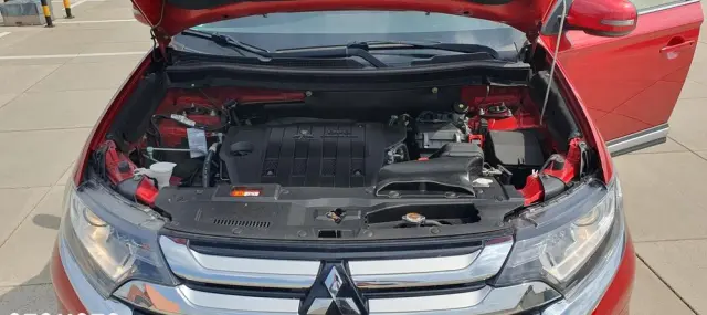 MITSUBISHI Outlander 2.2 DI-D 4WD Automatik Edition 100+