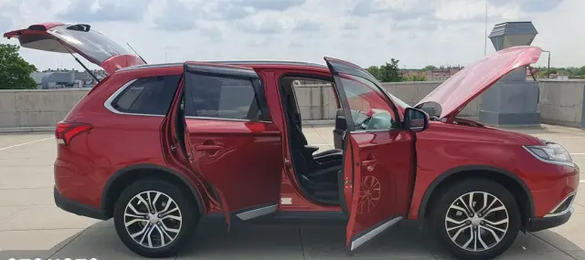 MITSUBISHI Outlander 2.2 DI-D 4WD Automatik Edition 100+