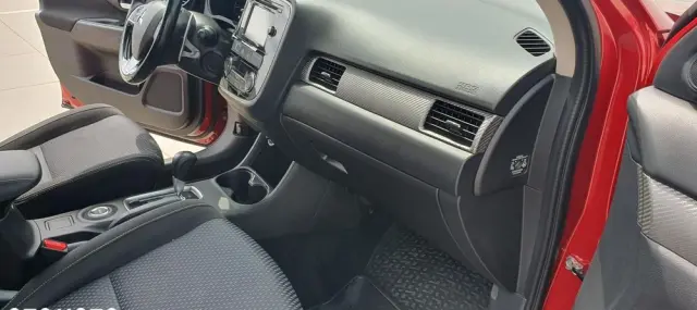 MITSUBISHI Outlander 2.2 DI-D 4WD Automatik Edition 100+