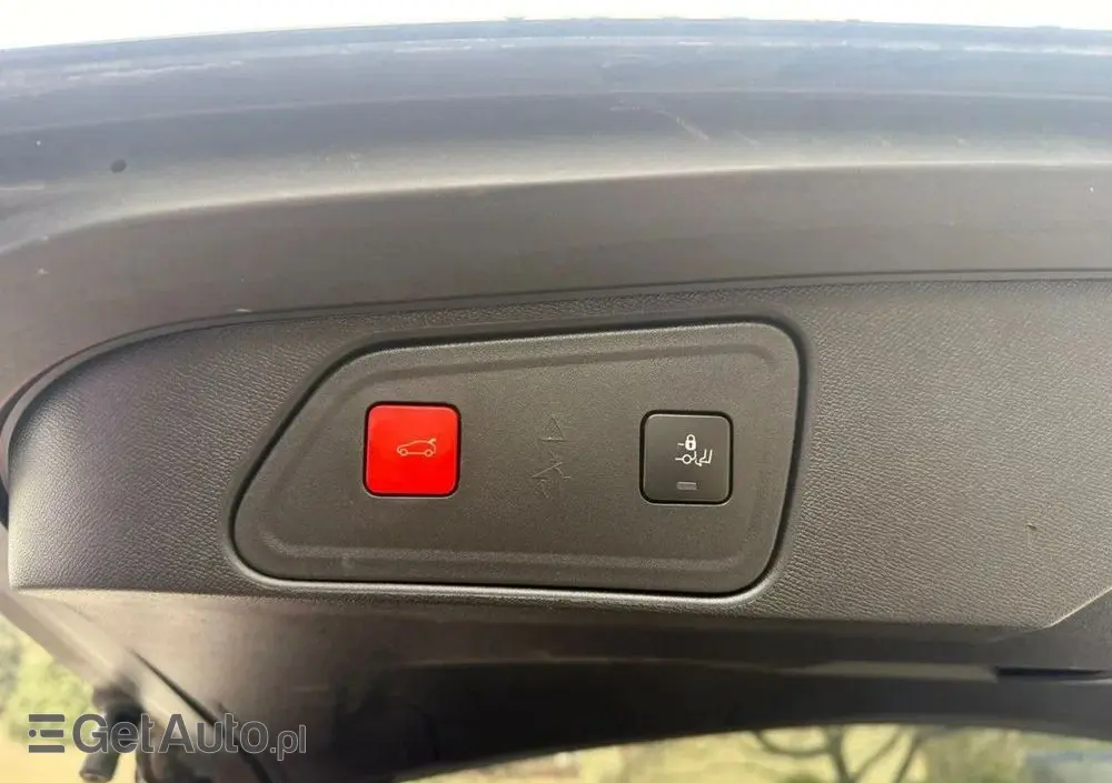 PEUGEOT 3008 225 e-EAT8 Allure Pack