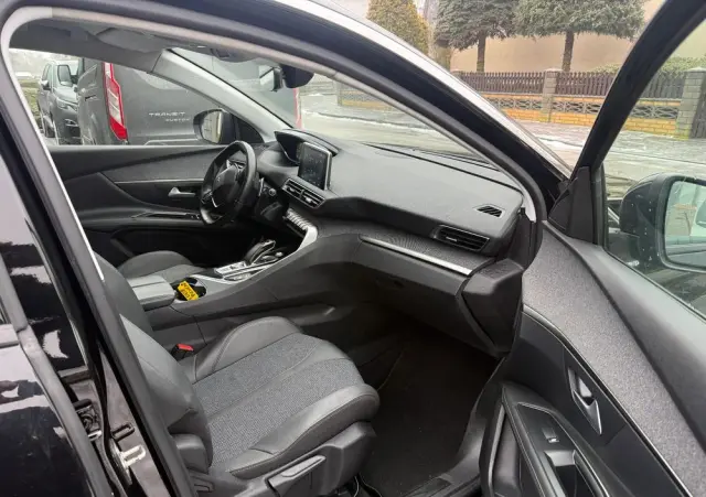 PEUGEOT 3008 225 e-EAT8 Allure Pack