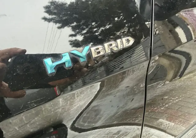 PEUGEOT 3008 225 e-EAT8 Allure Pack