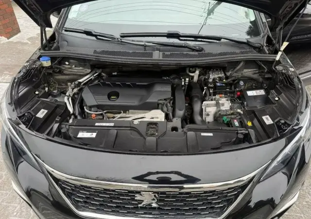 PEUGEOT 3008 225 e-EAT8 Allure Pack