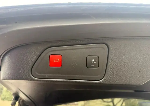 PEUGEOT 3008 225 e-EAT8 Allure Pack