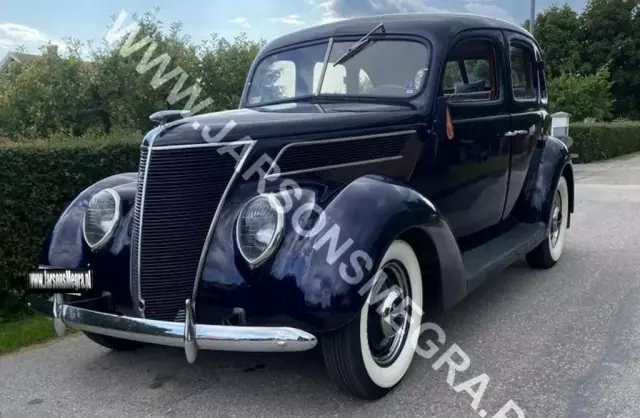 FORD  74 Fordor Sedan 2.2 V8 