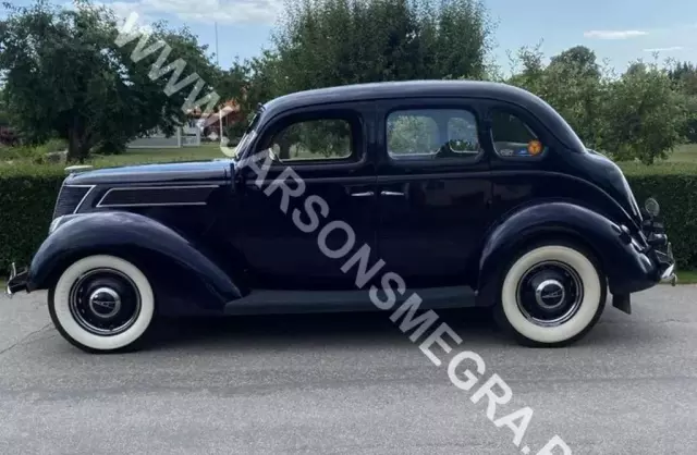 FORD  74 Fordor Sedan 2.2 V8 