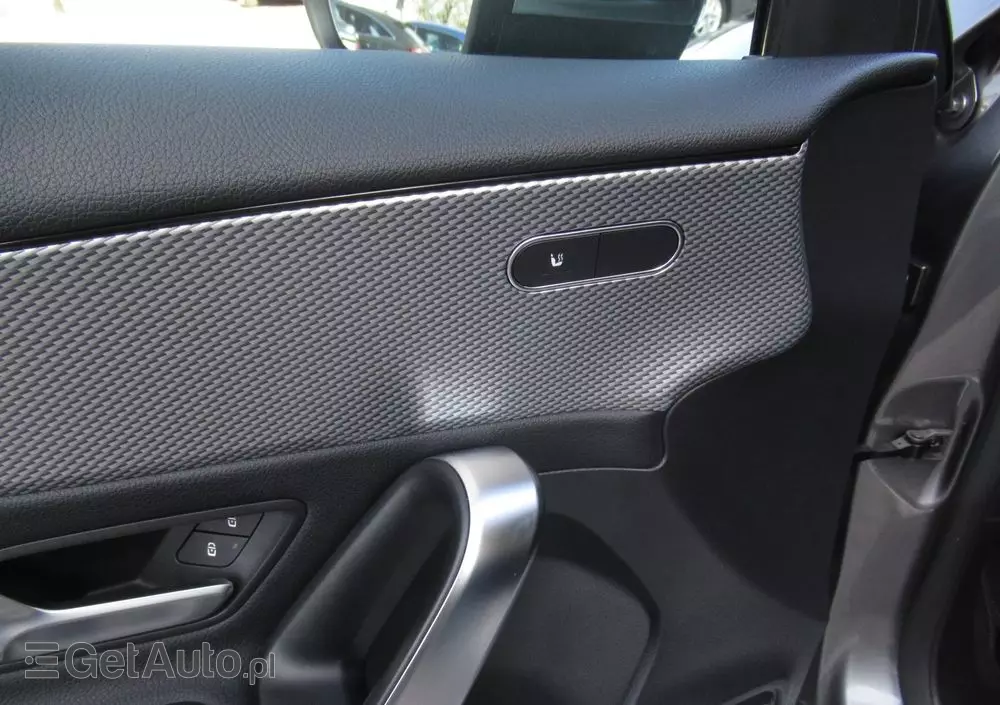 MERCEDES-BENZ Klasa A 180 Progressive 7G-DCT