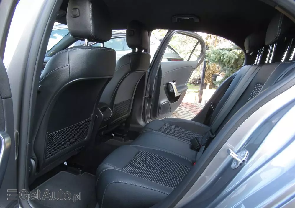 MERCEDES-BENZ Klasa A 180 Progressive 7G-DCT