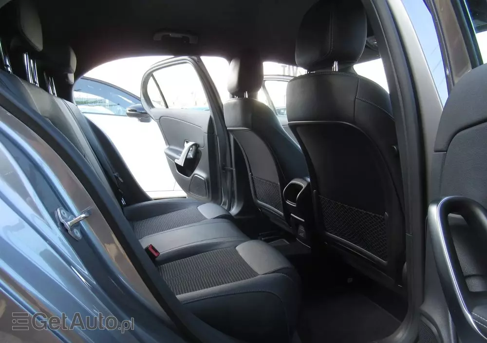 MERCEDES-BENZ Klasa A 180 Progressive 7G-DCT