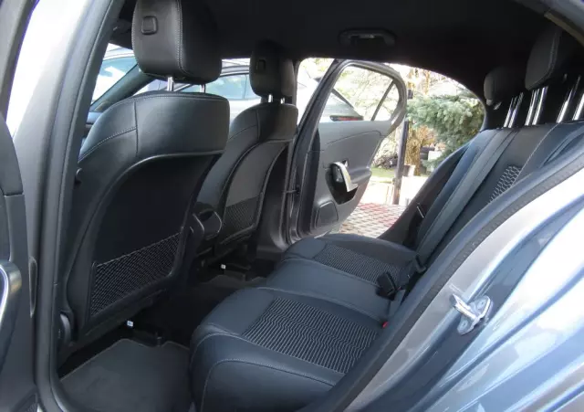 MERCEDES-BENZ Klasa A 180 Progressive 7G-DCT