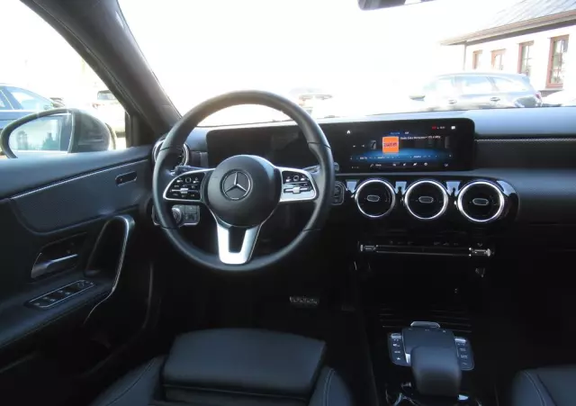 MERCEDES-BENZ Klasa A 180 Progressive 7G-DCT