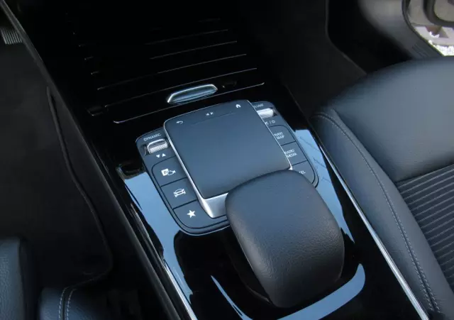 MERCEDES-BENZ Klasa A 180 Progressive 7G-DCT