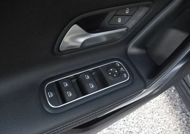 MERCEDES-BENZ Klasa A 180 Progressive 7G-DCT