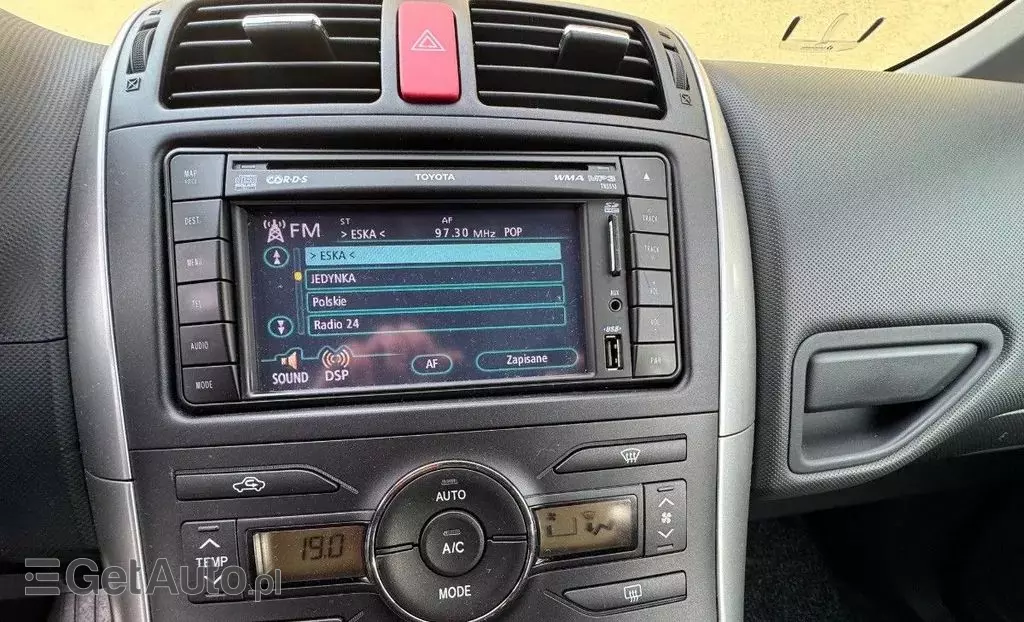 TOYOTA Auris 