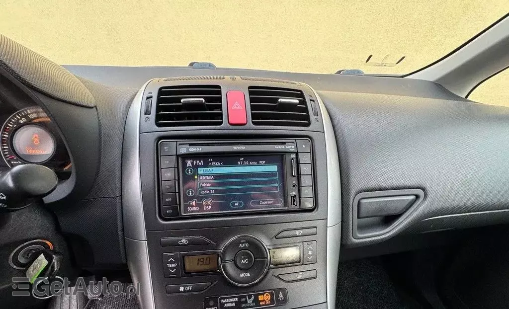 TOYOTA Auris 